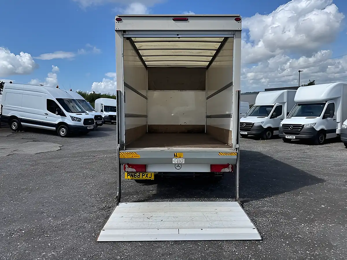 Used 2018 Mercedes-Benz Sprinter Lwb Luton Box White - Interior and Exterior details 3