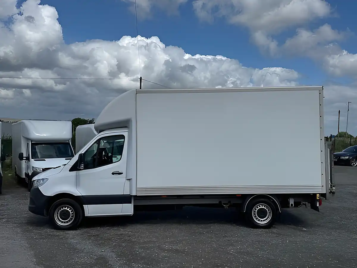Used 2018 Mercedes-Benz Sprinter Lwb Luton Box White - Interior and Exterior details 6