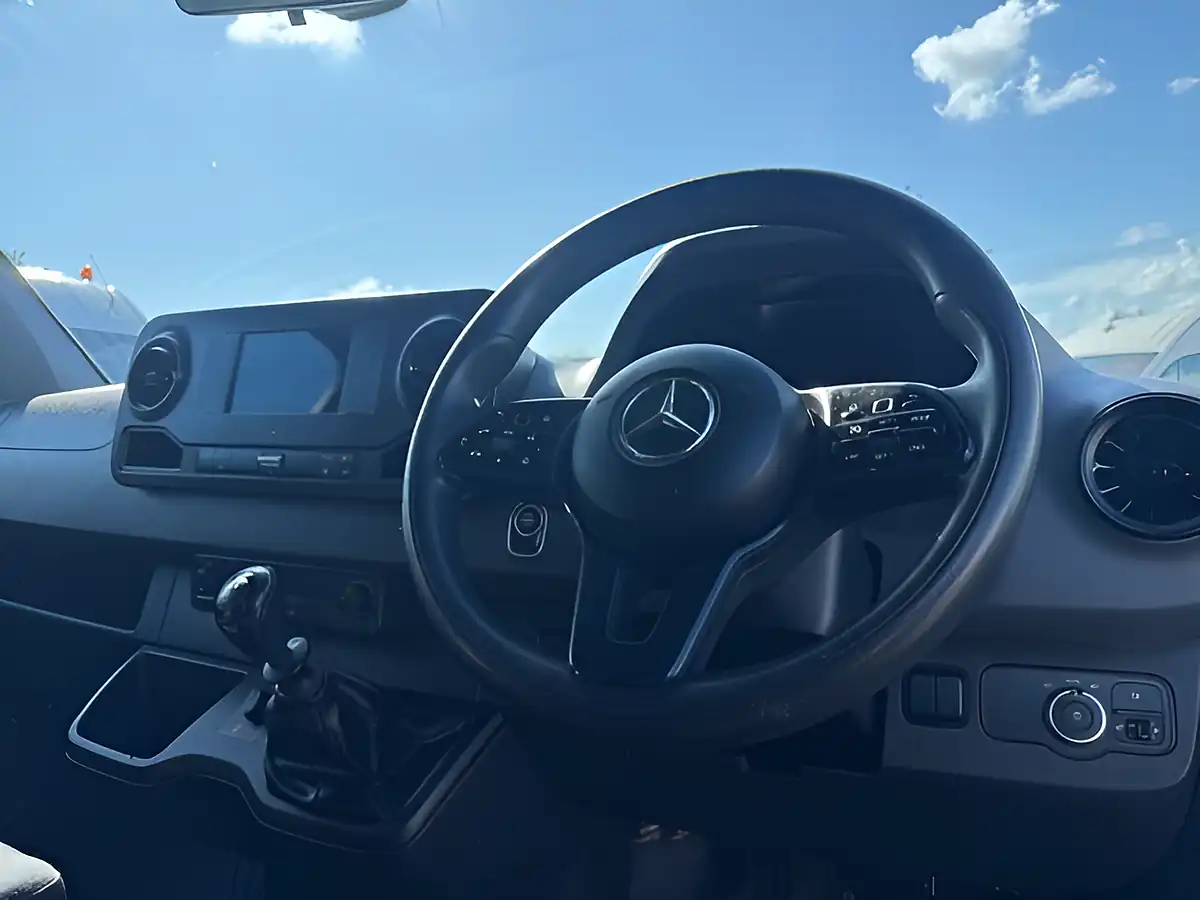 Used 2018 Mercedes-Benz Sprinter Lwb Luton Box White - Interior and Exterior details 9