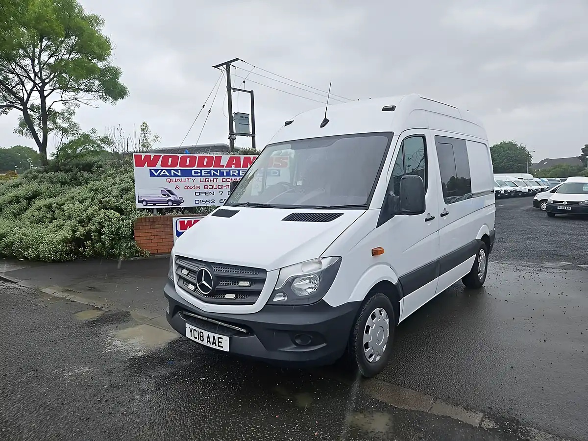 Used 2018 Mercedes-Benz Sprinter Swb Crew Van White - Interior and Exterior details 4
