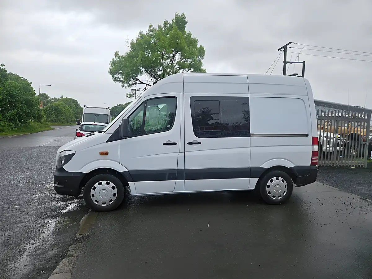 Used 2018 Mercedes-Benz Sprinter Swb Crew Van White - Interior and Exterior details 5