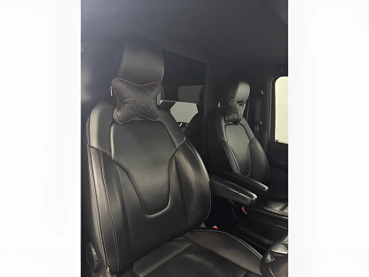 Used 2018 Mercedes-Benz V Class Sport Silver - Interior and Exterior details 9