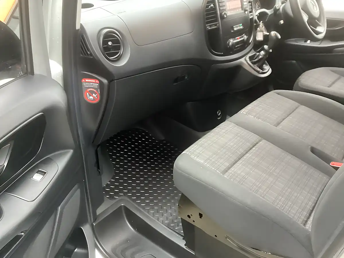 Used 2018 Mercedes-Benz Vito 114 Lwb Silver - Interior and Exterior details 11