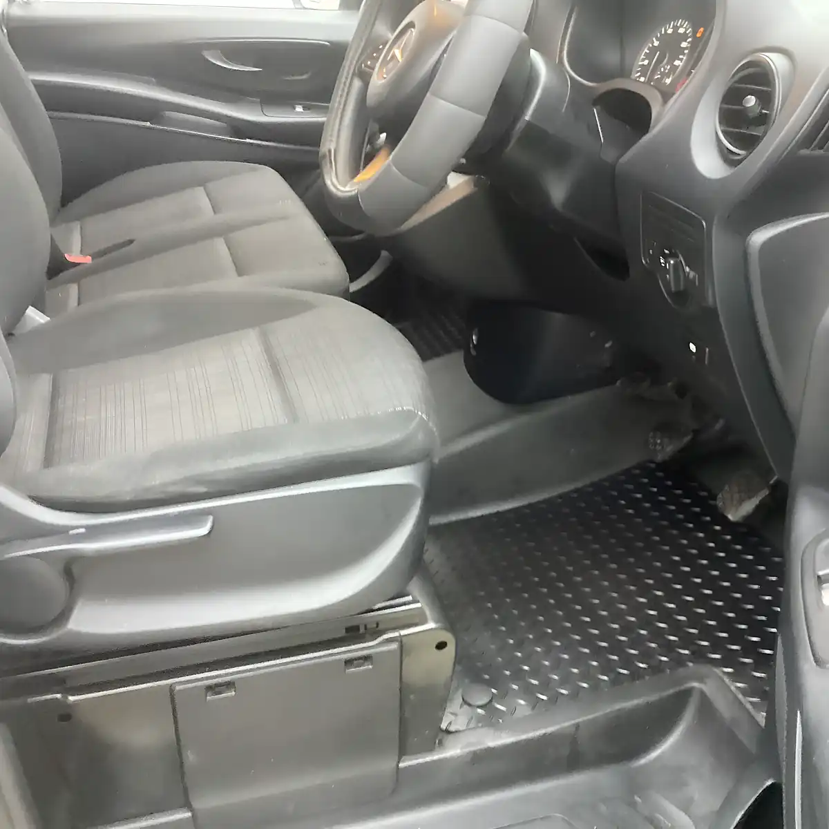 Used 2018 Mercedes-Benz Vito 114 Lwb Silver - Interior and Exterior details 13