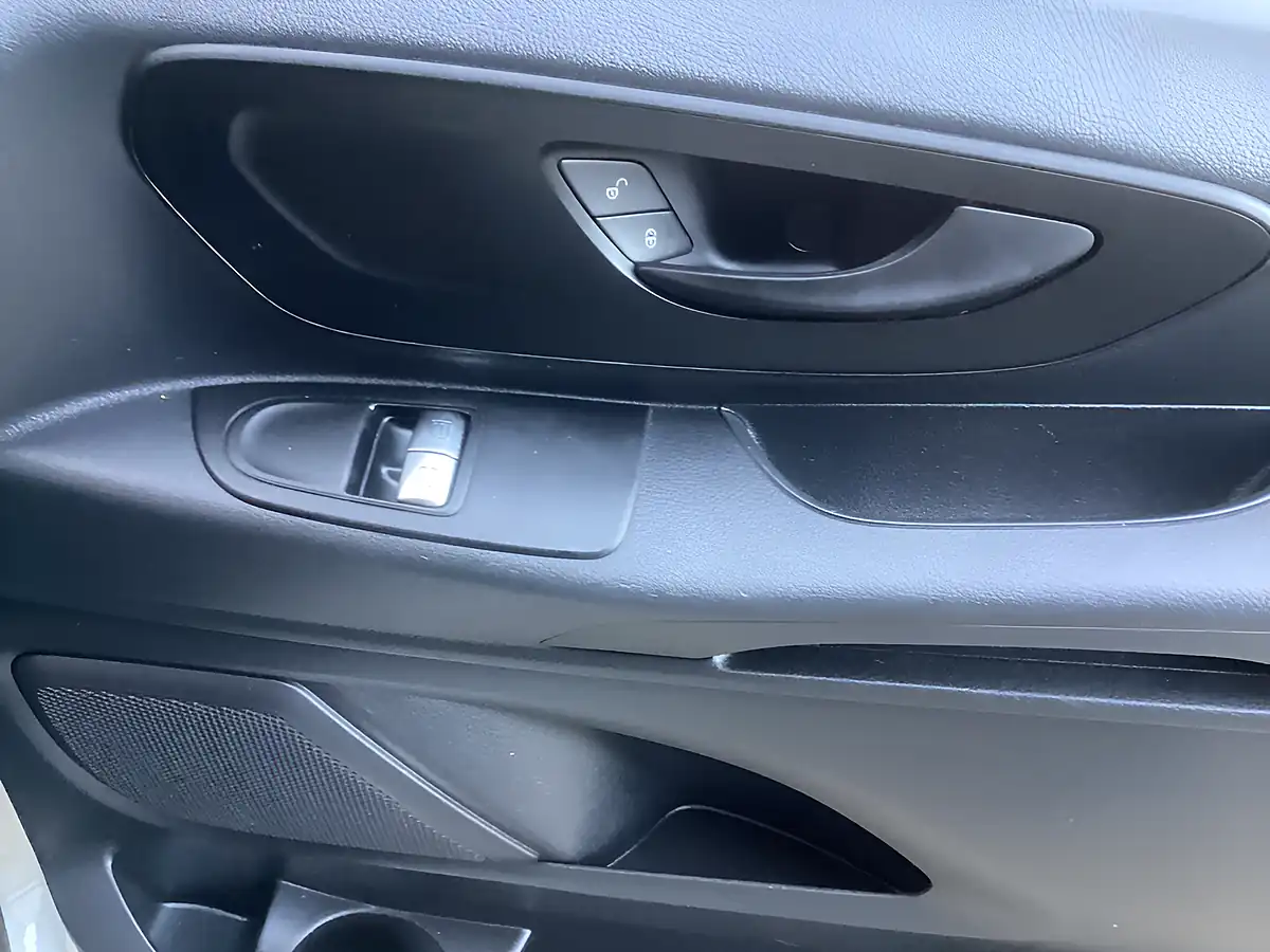 Used 2018 Mercedes-Benz Vito 114 Lwb Silver - Interior and Exterior details 13