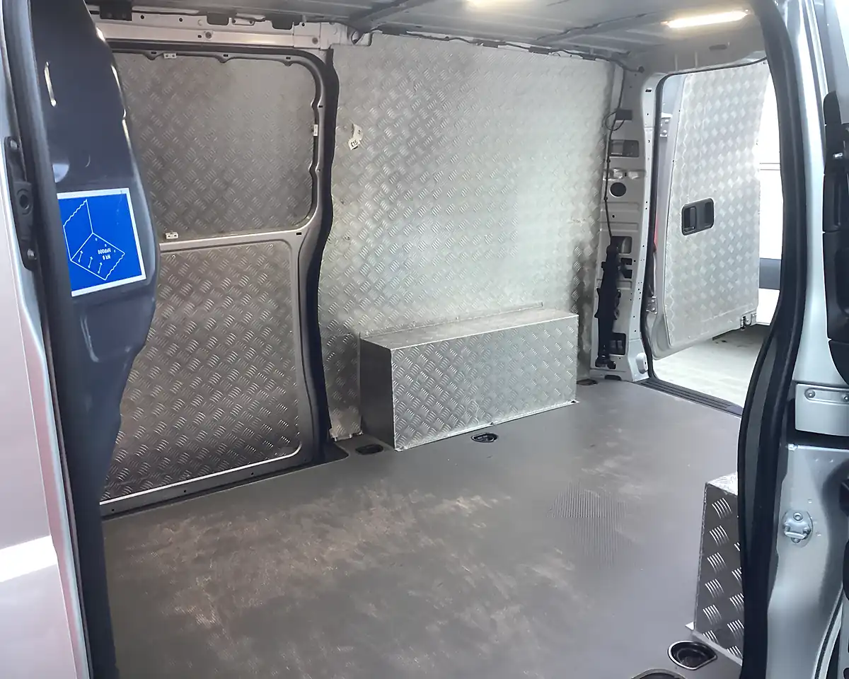 Used 2018 Mercedes-Benz Vito 114 Lwb Silver - Interior and Exterior details 16