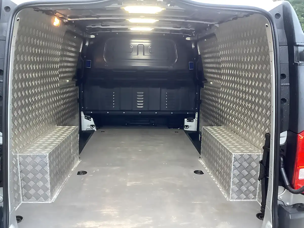 Used 2018 Mercedes-Benz Vito 114 Lwb Silver - Interior and Exterior details 11