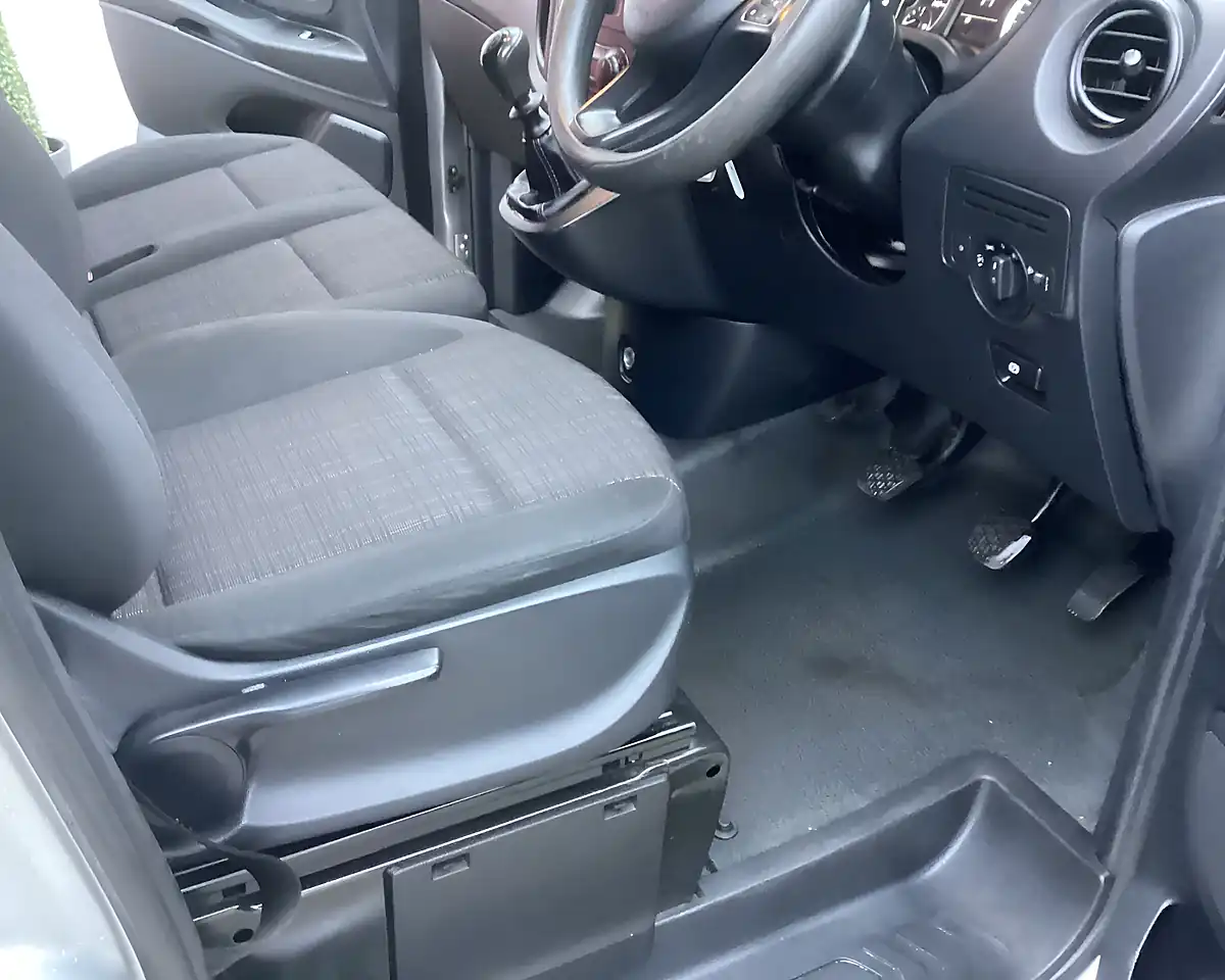 Used 2018 Mercedes-Benz Vito 114 Lwb Silver - Interior and Exterior details 18