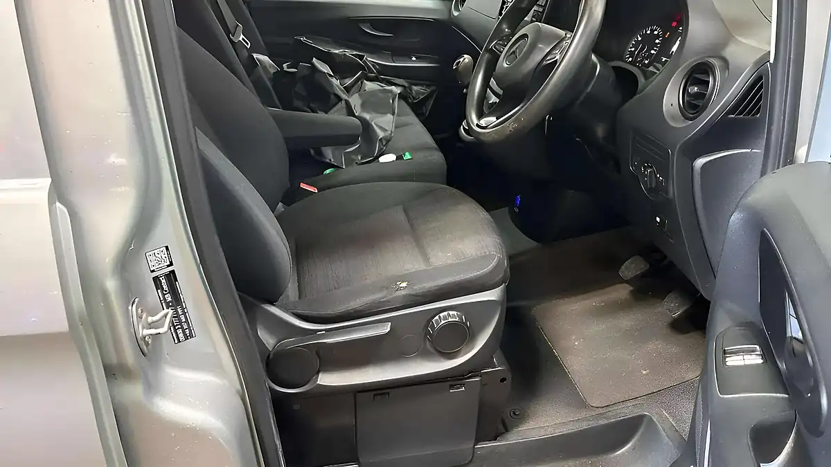 Used 2018 Mercedes-Benz Vito L2 Silver - Interior and Exterior details 5
