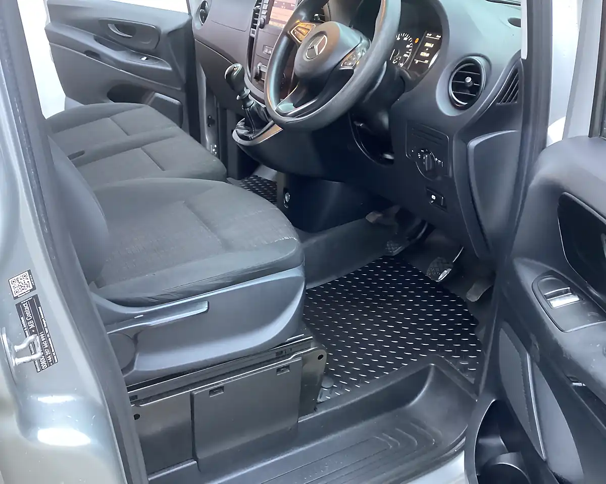 Used 2018 Mercedes-Benz Vito Lwb Silver - Interior and Exterior details 17