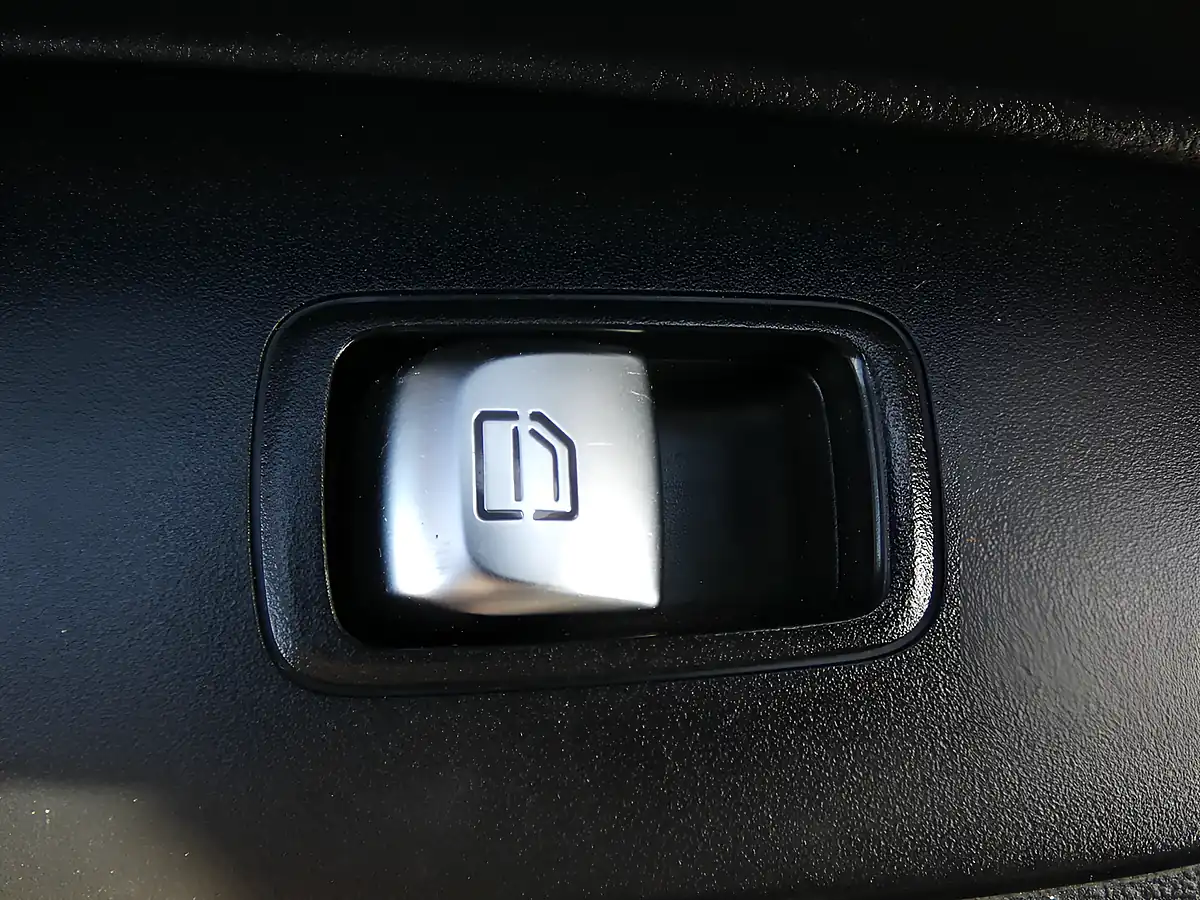 Used 2018 Mercedes-Benz Vito Lwb White - Interior and Exterior details 19