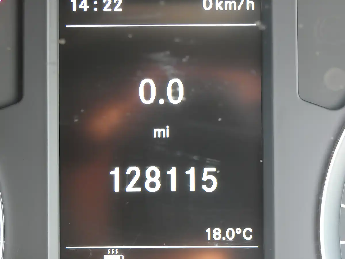 Used 2018 Mercedes-Benz Vito Lwb White - Interior and Exterior details 7
