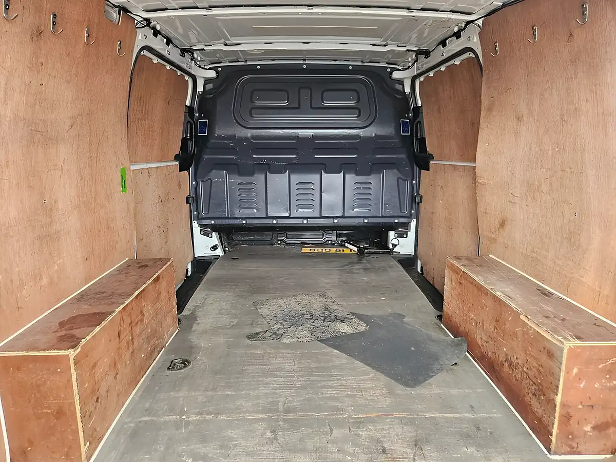 Used 2018 Mercedes-Benz Vito Lwb White - Interior and Exterior details 9
