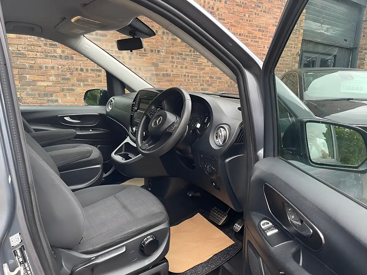 Used 2018 Mercedes-Benz Vito Select 8-Seater 7G-Tronic Grey - Interior and Exterior details 9