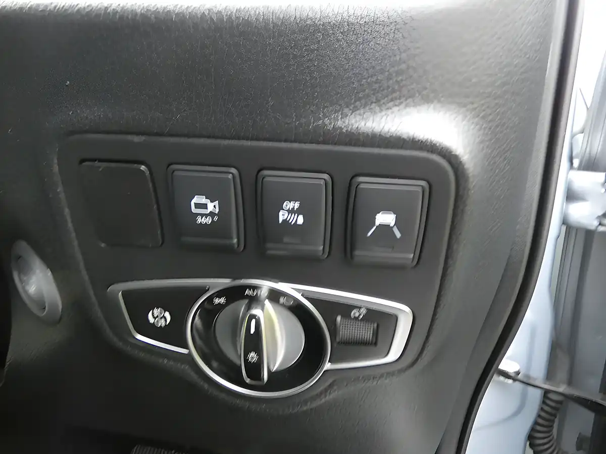 Used 2018 Mercedes-Benz X-Class Power Silver - Interior and Exterior details 13