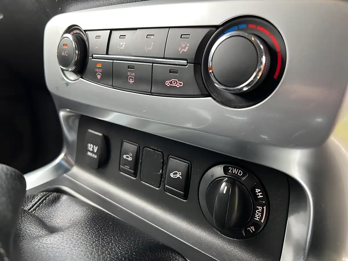 Used 2018 Mercedes-Benz X Class Progressive White - Interior and Exterior details 14