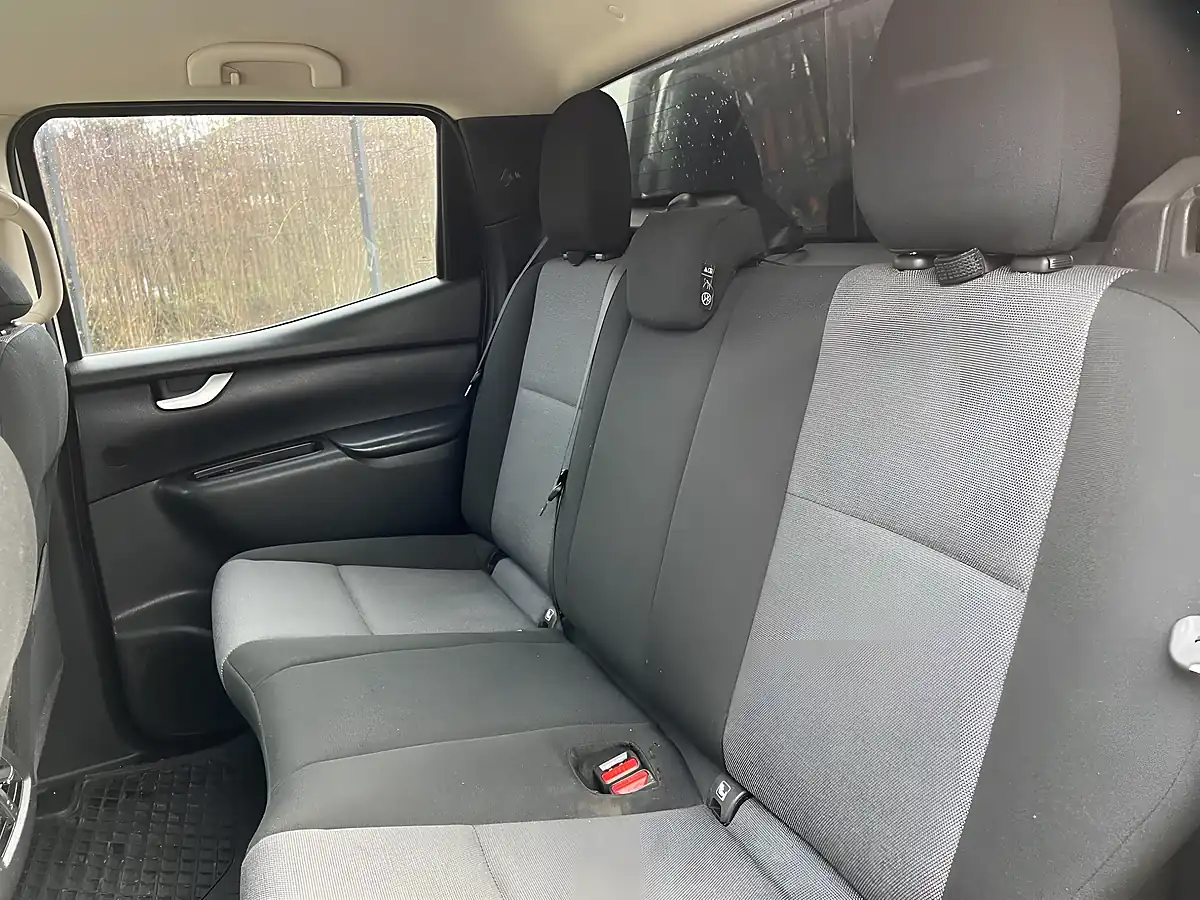 Used 2018 Mercedes-Benz X Class Progressive White - Interior and Exterior details 18