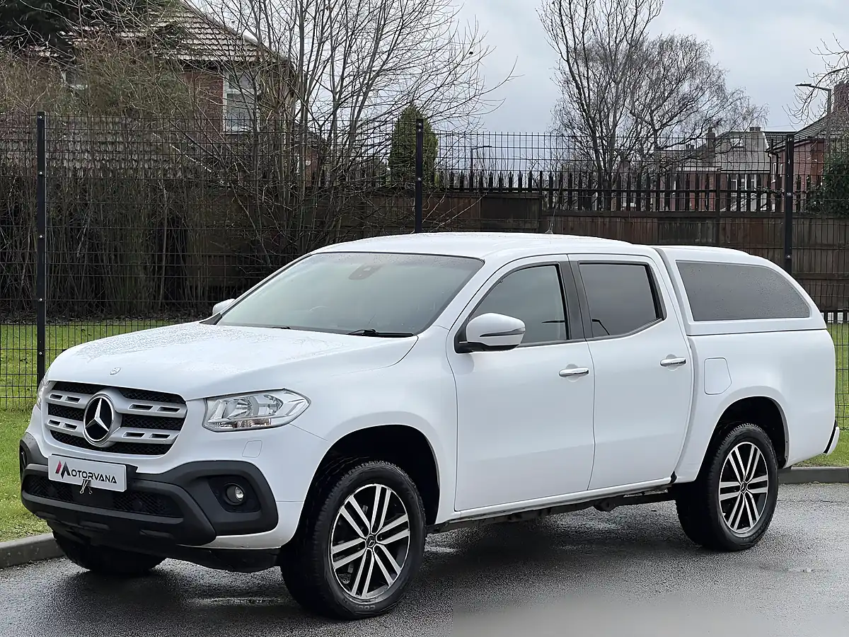 Used 2018 Mercedes-Benz X Class Progressive White - Interior and Exterior details 3