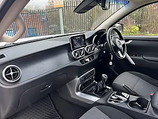 Used 2018 Mercedes-Benz X Class Progressive White - Interior and Exterior details 4