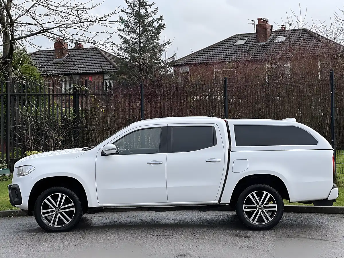 Used 2018 Mercedes-Benz X Class Progressive White - Interior and Exterior details 5