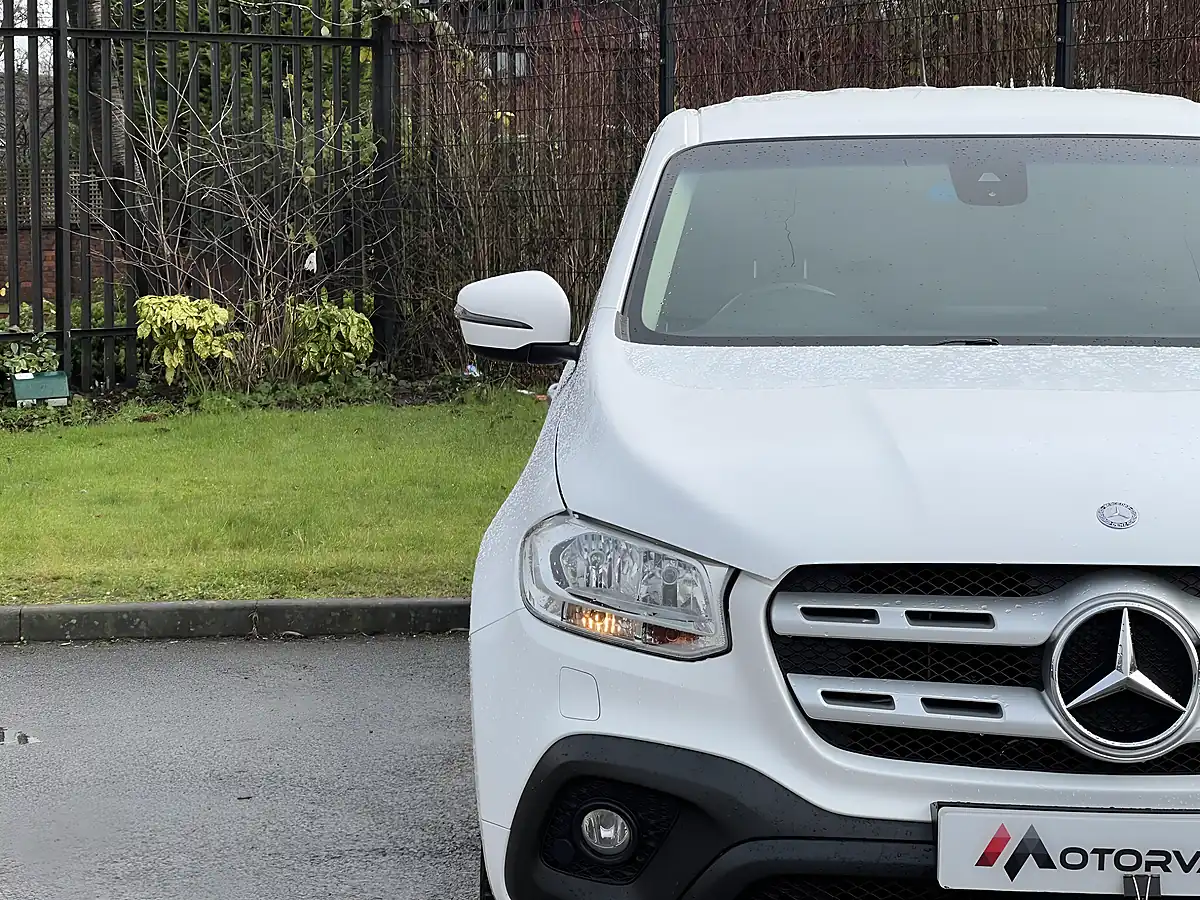 Used 2018 Mercedes-Benz X Class Progressive White - Interior and Exterior details 7