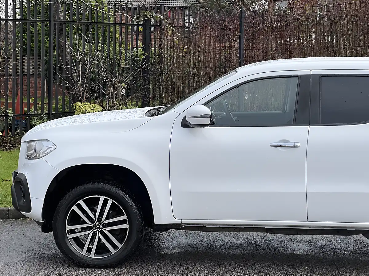 Used 2018 Mercedes-Benz X Class Progressive White - Interior and Exterior details 9