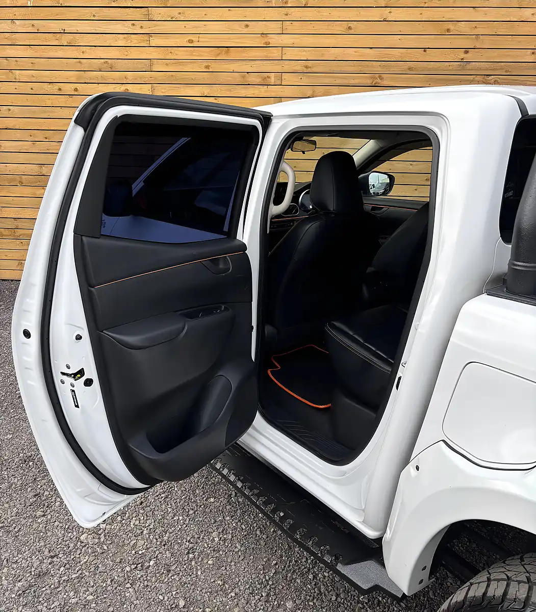 Used 2018 Mercedes-Benz X Class Pure White - Interior and Exterior details 16