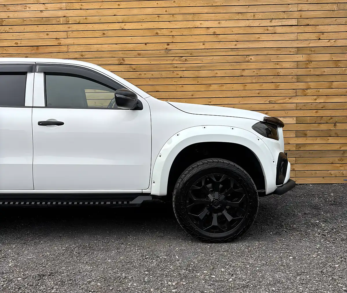 Used 2018 Mercedes-Benz X Class Pure White - Interior and Exterior details 3