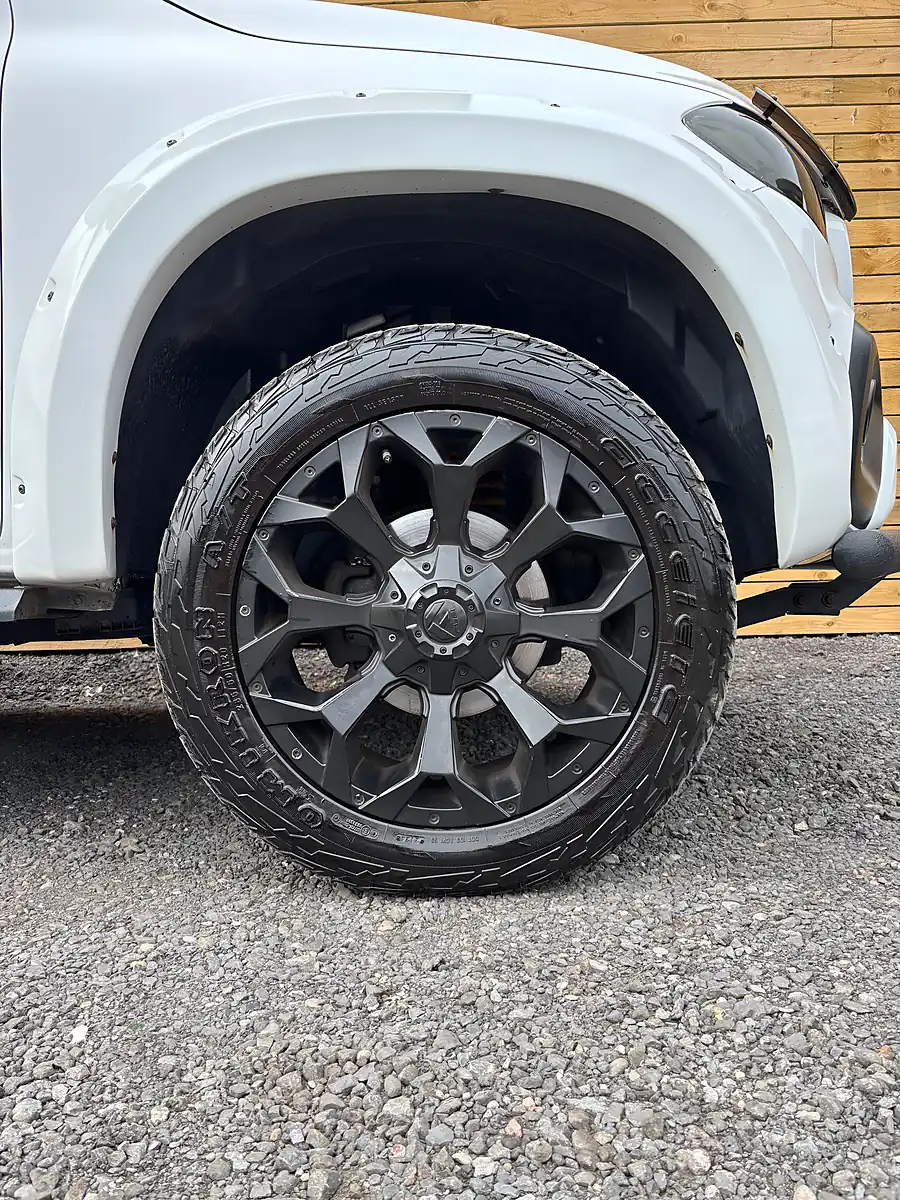Used 2018 Mercedes-Benz X Class Pure White - Interior and Exterior details 5