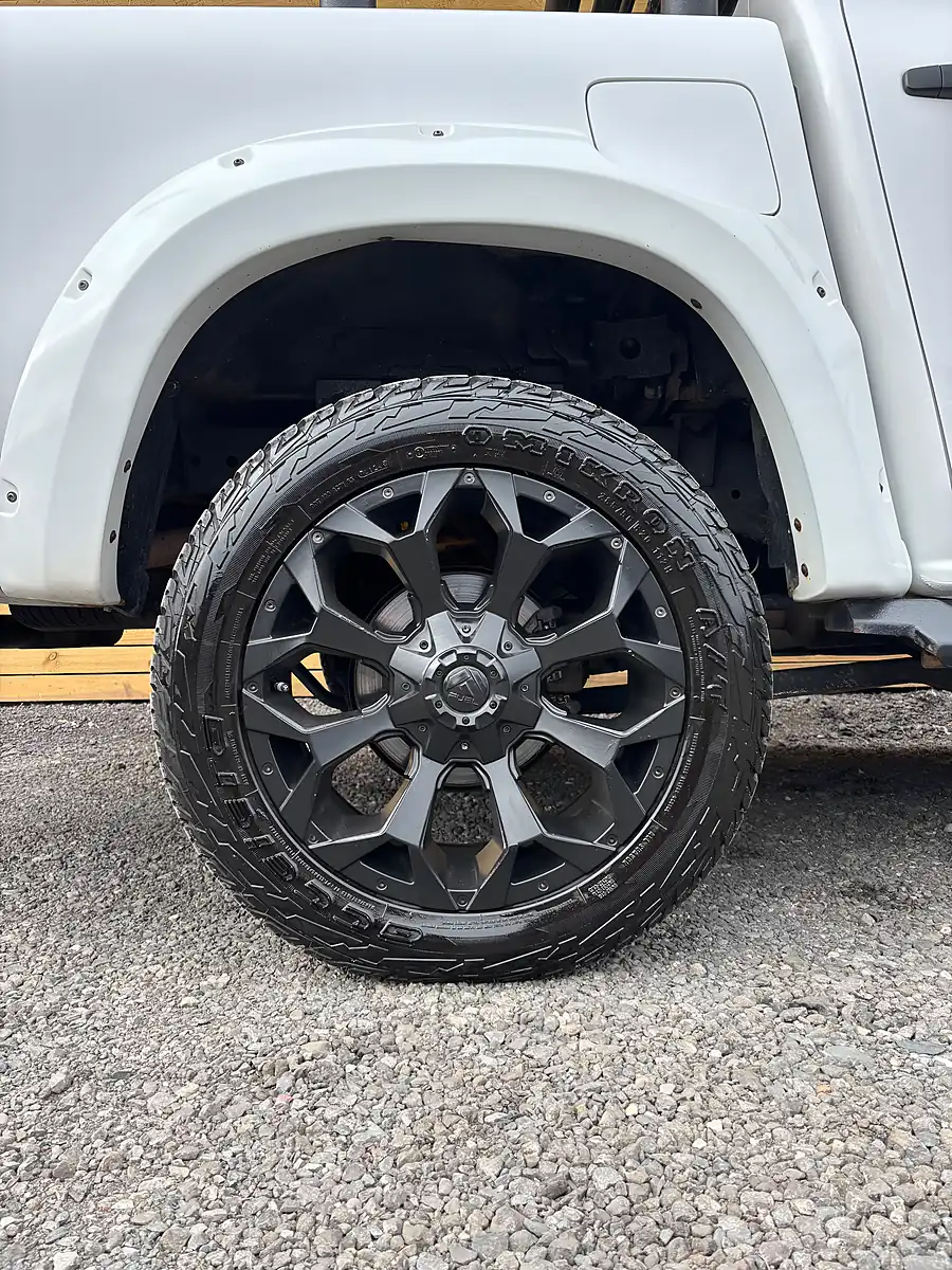 Used 2018 Mercedes-Benz X Class Pure White - Interior and Exterior details 6