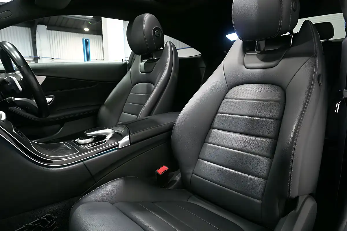 Used 2018 Mercedes C-Class AMG Line (premium Plus) Polar White - Interior and Exterior details 7