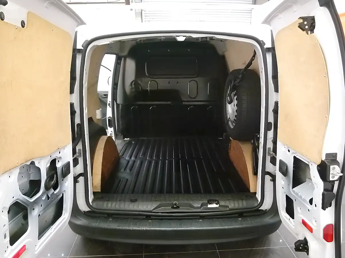 Used 2018 Mercedes Citan 109 White - Interior and Exterior details 17