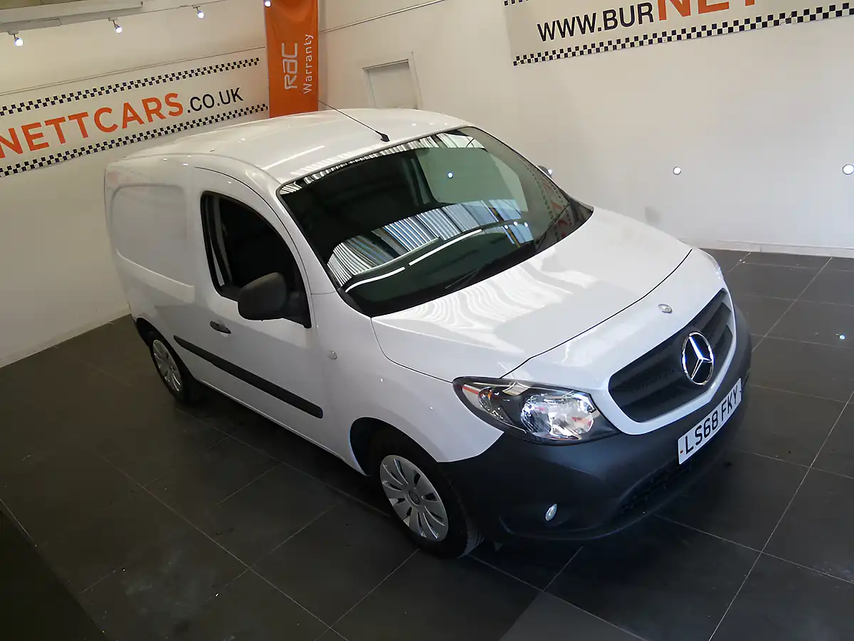 Used 2018 Mercedes Citan 109 White - Interior and Exterior details 18
