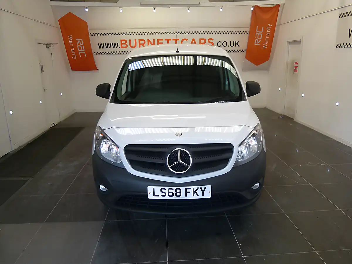 Used 2018 Mercedes Citan 109 White - Interior and Exterior details 4