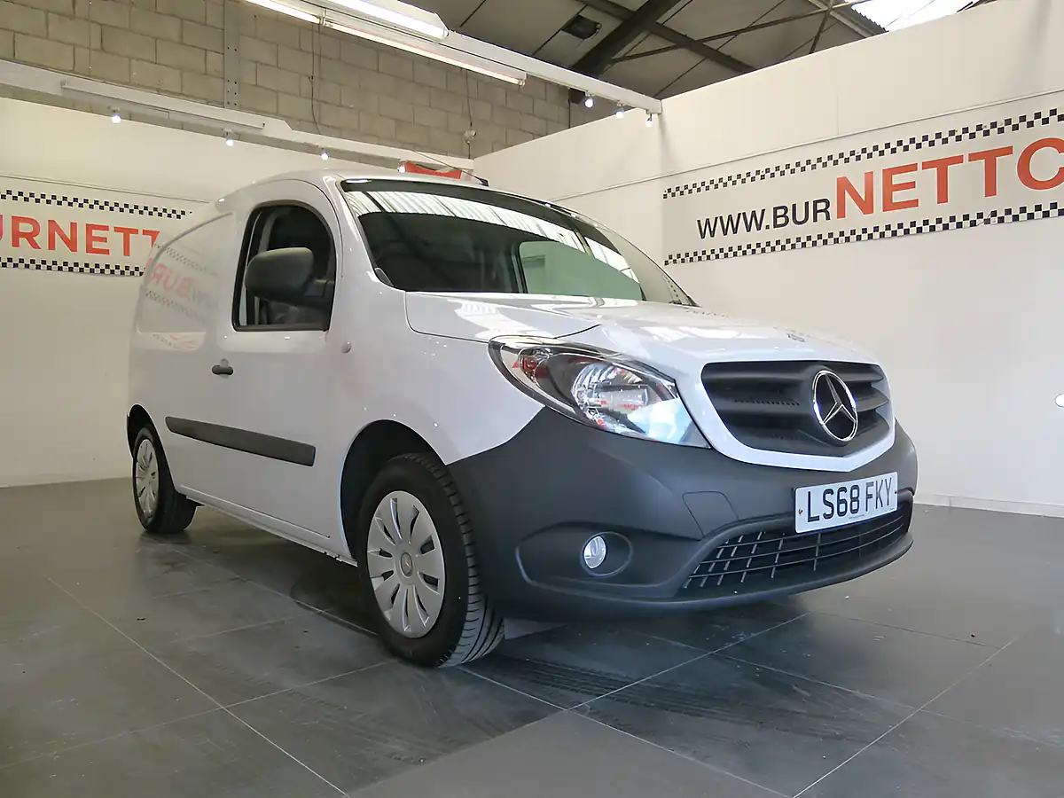 Used 2018 Mercedes Citan 109 White - Interior and Exterior details 9
