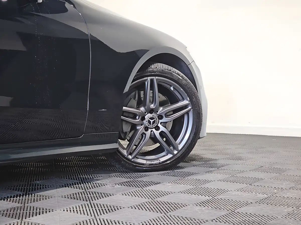 Used 2018 Mercedes E-Class AMG Line (premium) Emerald Green - Interior and Exterior details 14