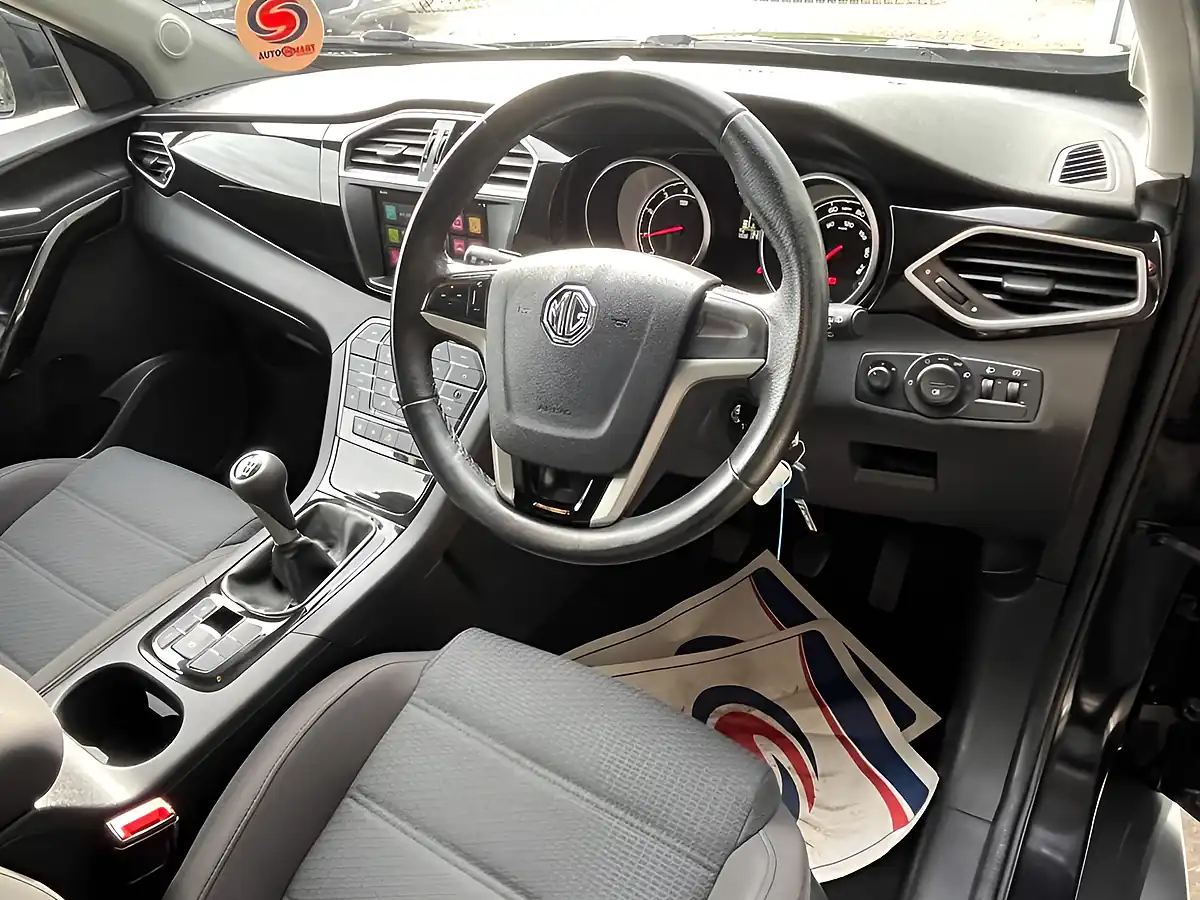 Used 2018 MG Gs Excite Black - Interior and Exterior details 13