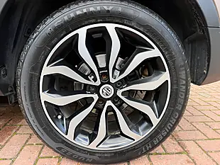 Used 2018 MG Gs Exclusive Gold - Interior and Exterior details 11