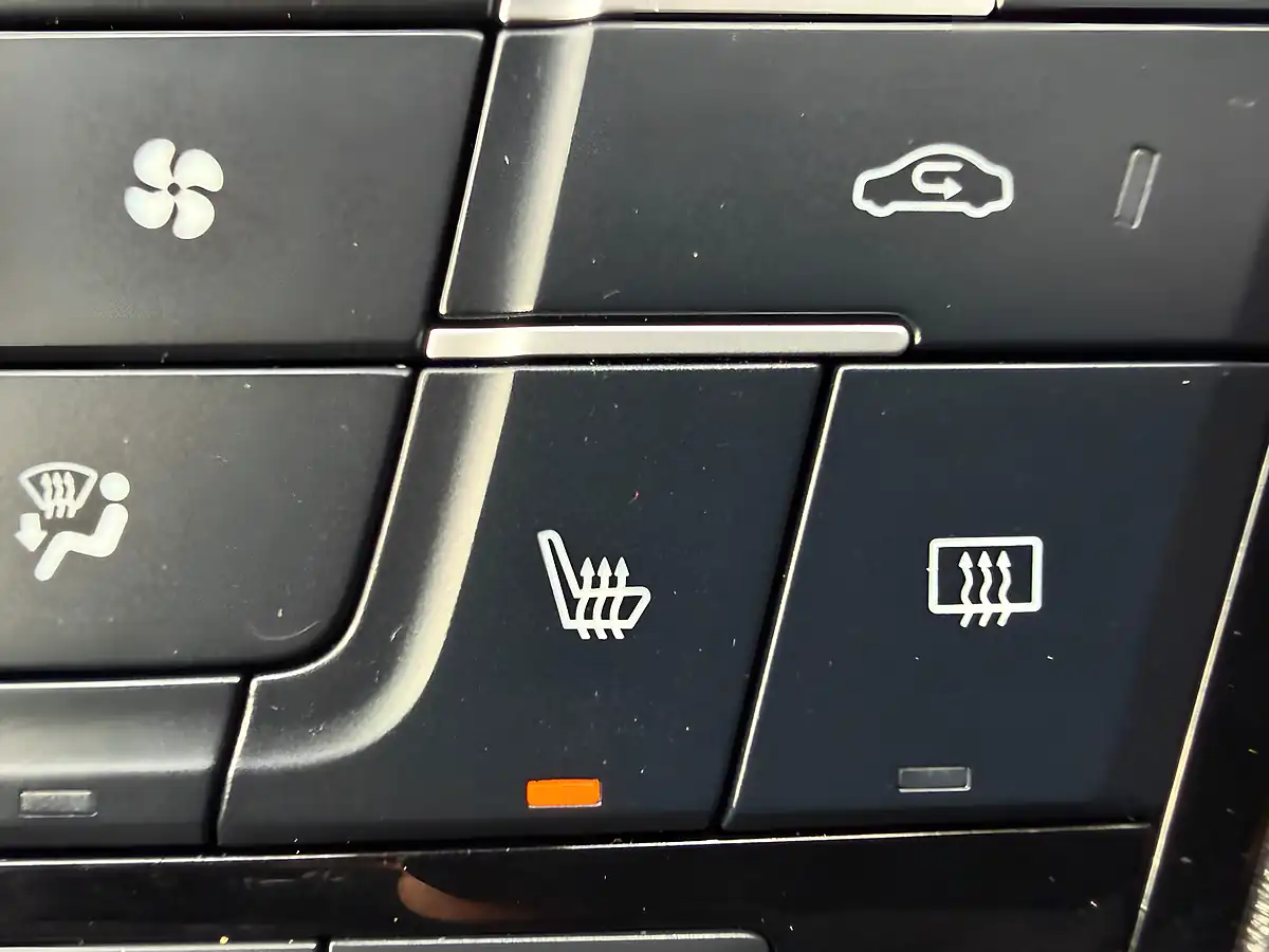 Used 2018 MG Gs Exclusive Gold - Interior and Exterior details 18
