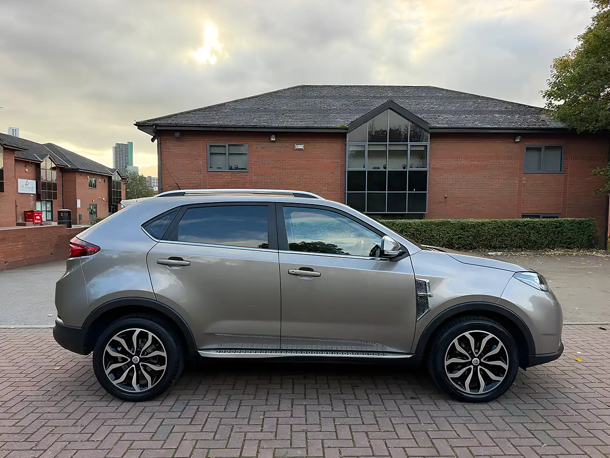 Used 2018 MG Gs Exclusive Gold - Interior and Exterior details 5