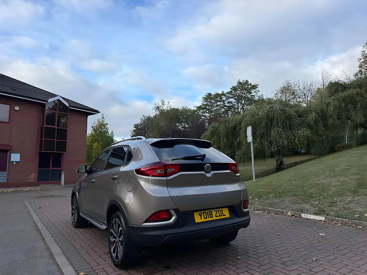 Used 2018 MG Gs Exclusive Gold - Interior and Exterior details 9