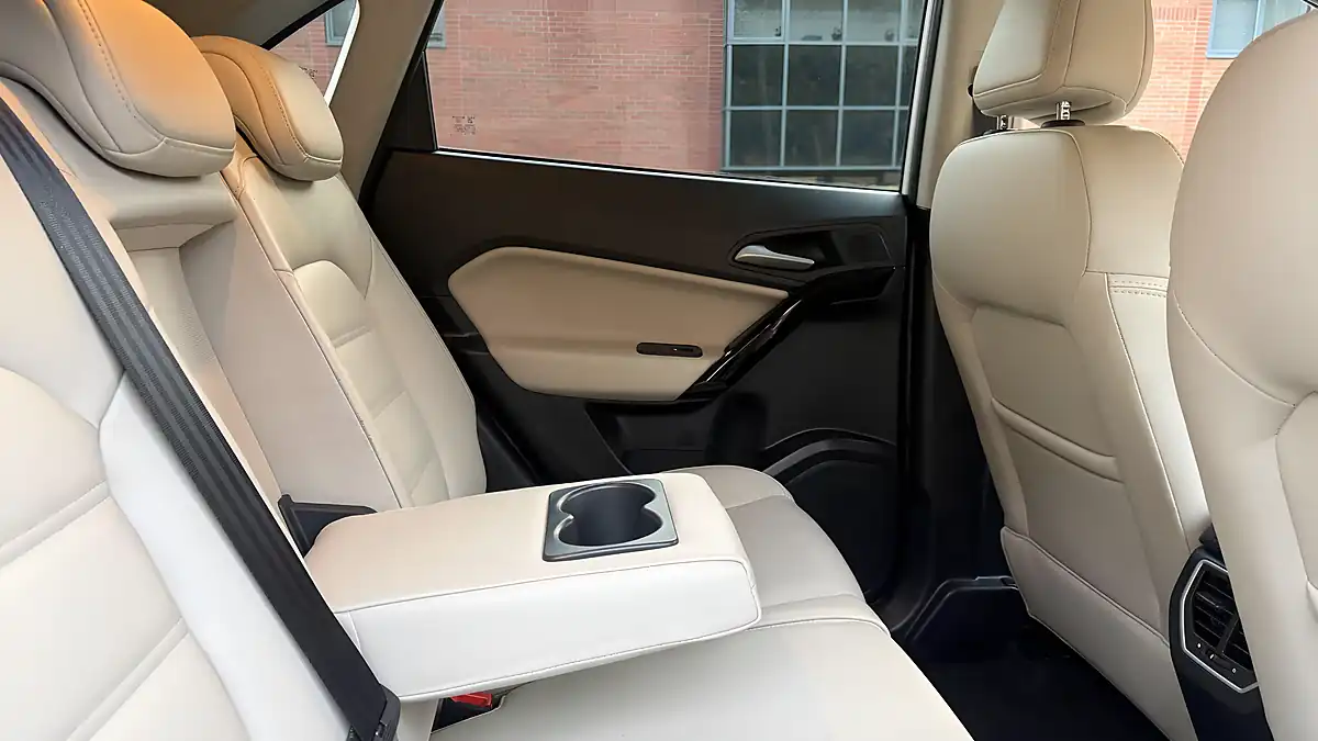 Used 2018 MG Gs Exclusive White - Interior and Exterior details 12