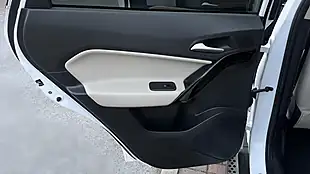 Used 2018 MG Gs Exclusive White - Interior and Exterior details 14