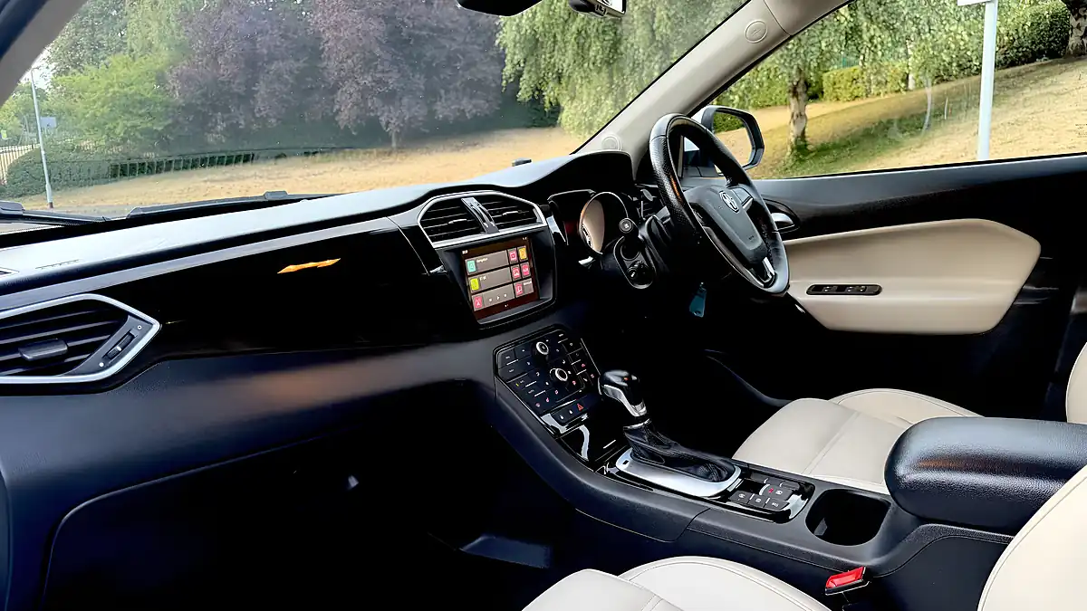 Used 2018 MG Gs Exclusive White - Interior and Exterior details 15
