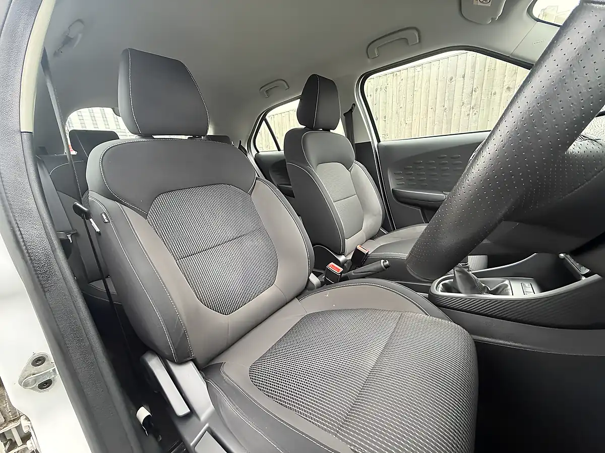 Used 2018 MG MG3 Excite White - Interior and Exterior details 13