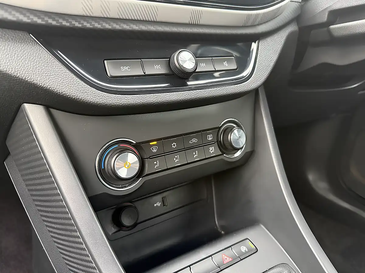 Used 2018 MG MG3 Excite White - Interior and Exterior details 20