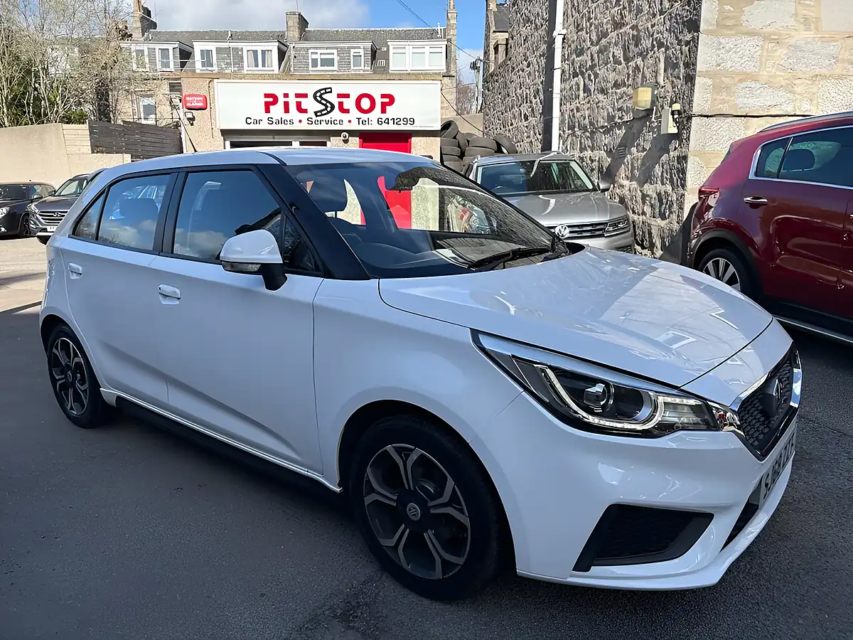 Used 2018 MG MG3 Excite White - Interior and Exterior details 12