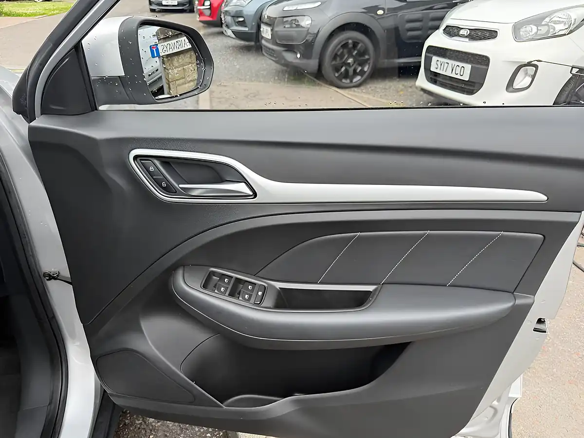 Used 2018 MG Zs Exclusive Silver - Interior and Exterior details 14