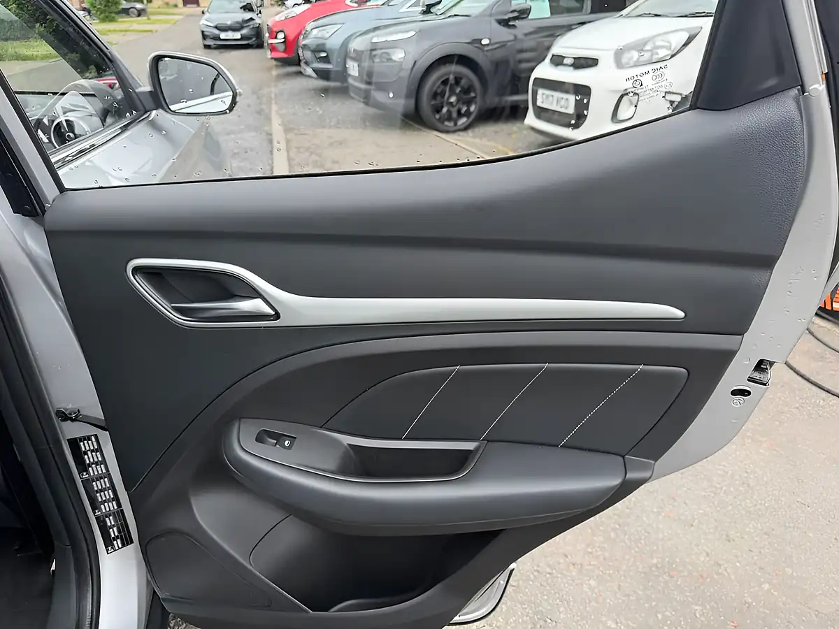 Used 2018 MG Zs Exclusive Silver - Interior and Exterior details 16