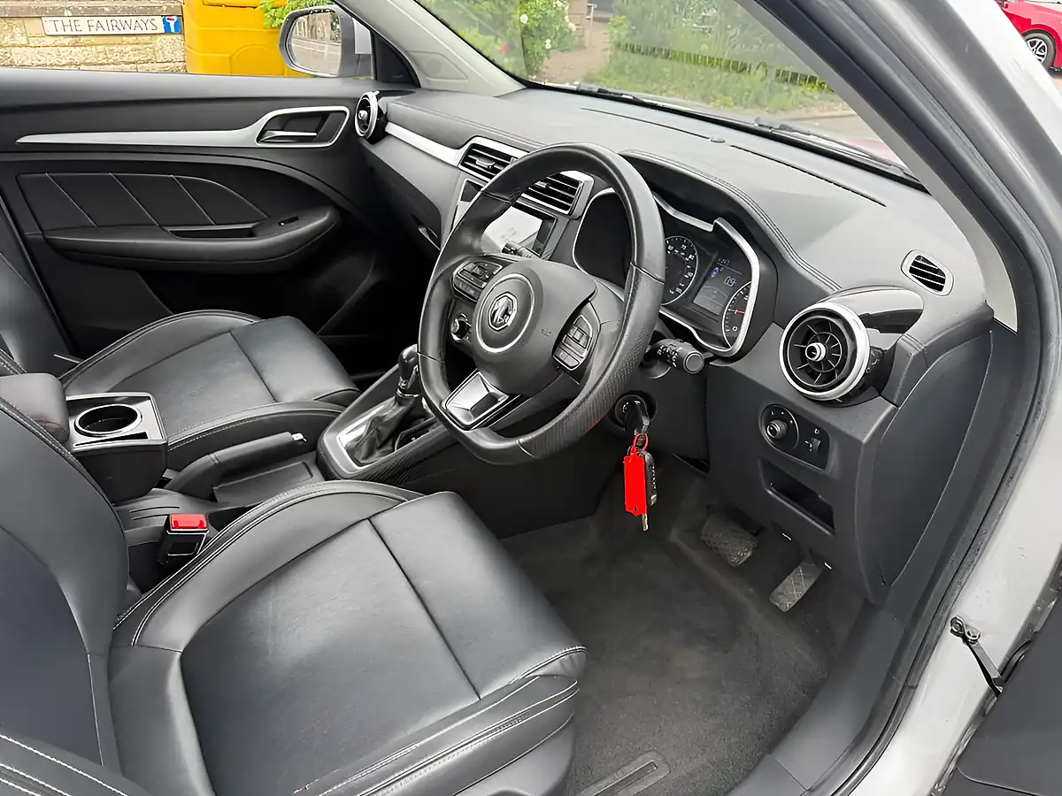 Used 2018 MG Zs Exclusive Silver - Interior and Exterior details 8